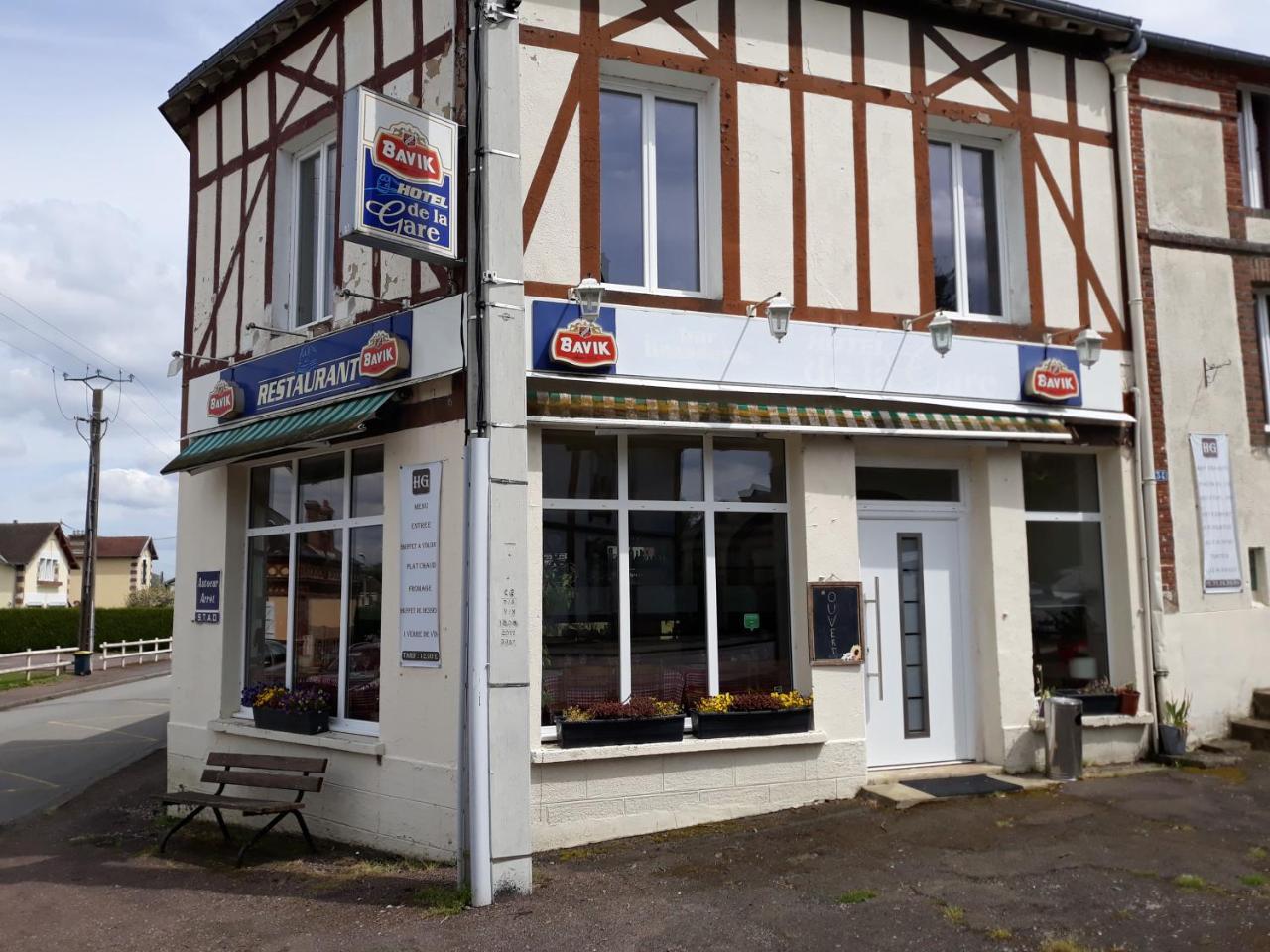 Hotel De La Gare Sainte-Gauburge-Sainte-Colombe Esterno foto