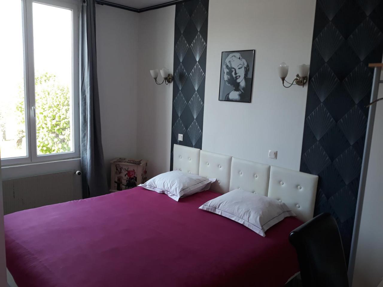 Hotel De La Gare Sainte-Gauburge-Sainte-Colombe Esterno foto