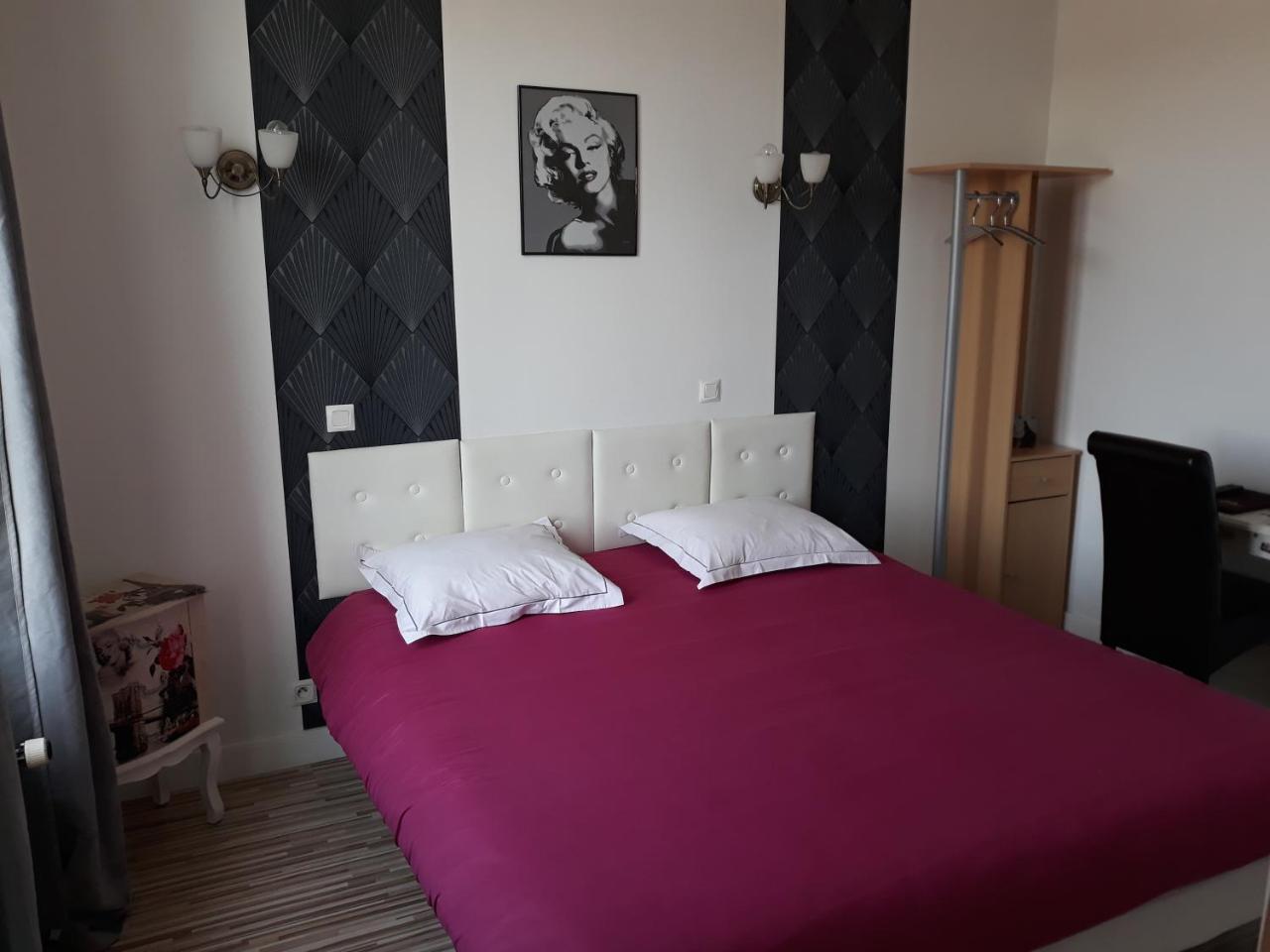 Hotel De La Gare Sainte-Gauburge-Sainte-Colombe Esterno foto